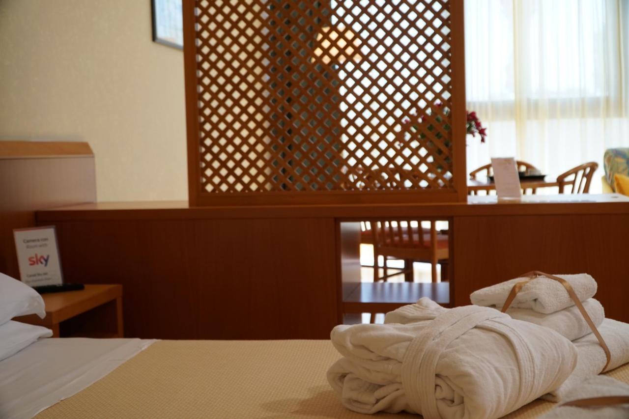 Tursport Aparthotel Taranto Kültér fotó