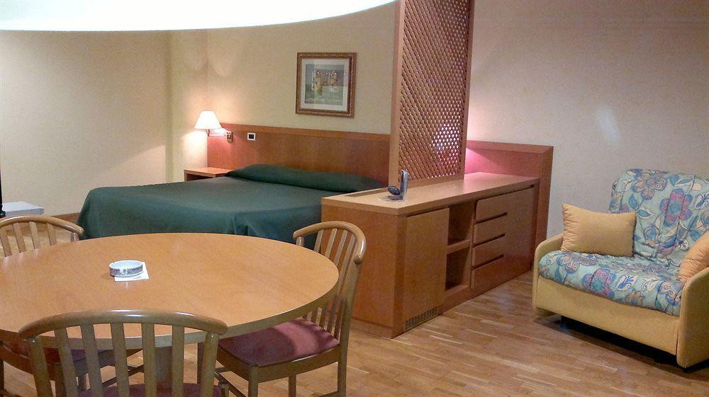 Tursport Aparthotel Taranto Kültér fotó