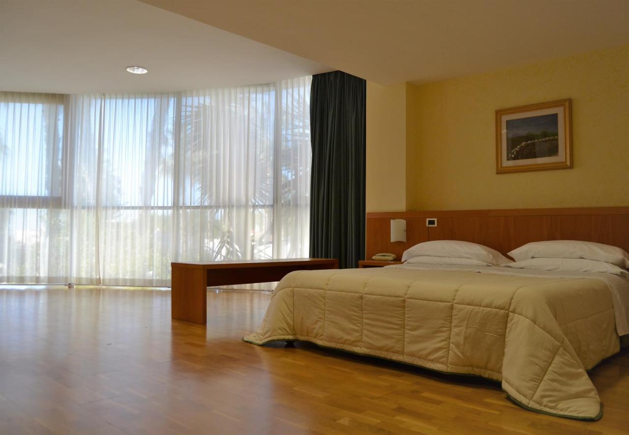 Tursport Aparthotel Taranto Kültér fotó