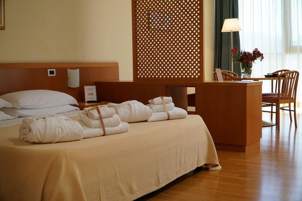 Tursport Aparthotel Taranto Kültér fotó